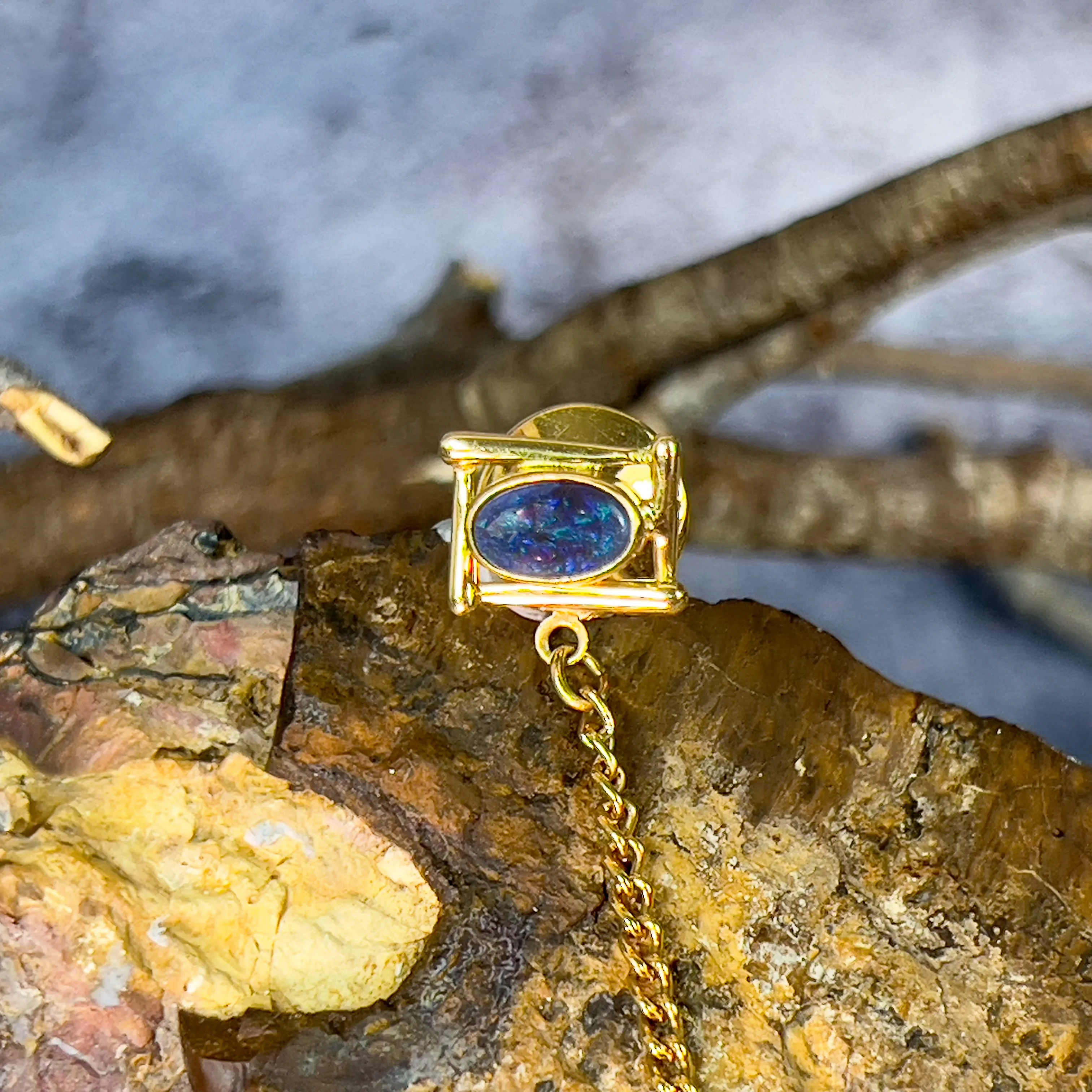 18kt Yellow Gold Black Opal 0.25 tie pin