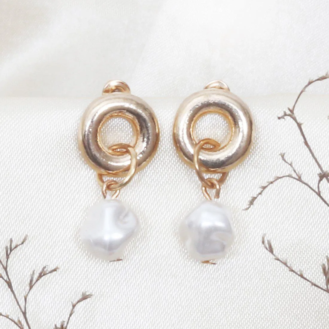 CHUNKY STATEMENT BOLD PEARL DROP EARRINGS