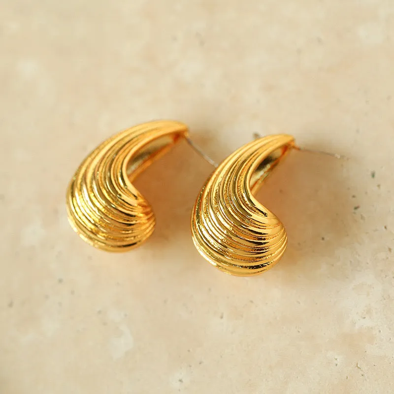 Gold Shelly Earrings