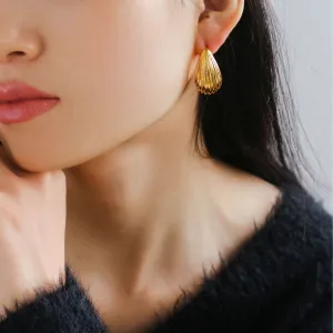 Gold Shelly Earrings