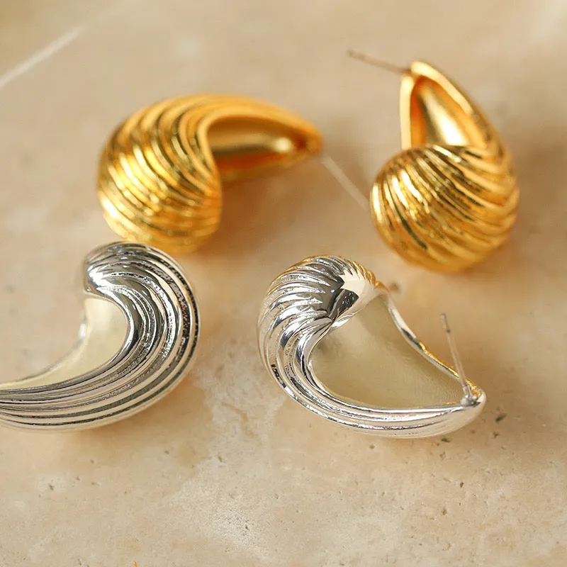 Gold Shelly Earrings