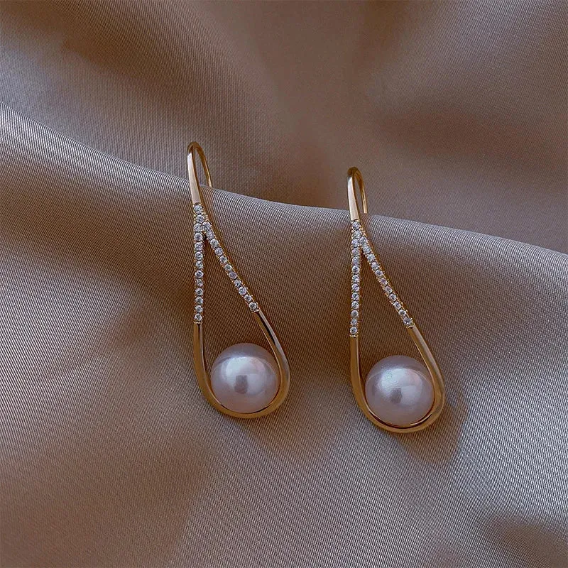 VAIGE Exquisite Geometric Drop Earrings with Simulated Pearls and Copper Alloy for Luxurious Gothic Style